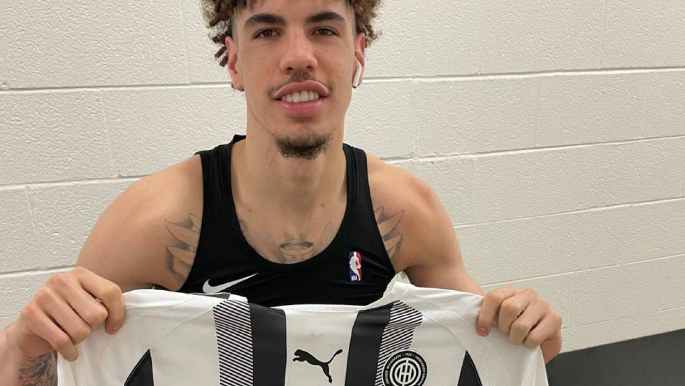 Viral: Ο σταρ του ΝΒΑ ΛαΜέλο Μπολ με φανέλα του ΟΦΗ!