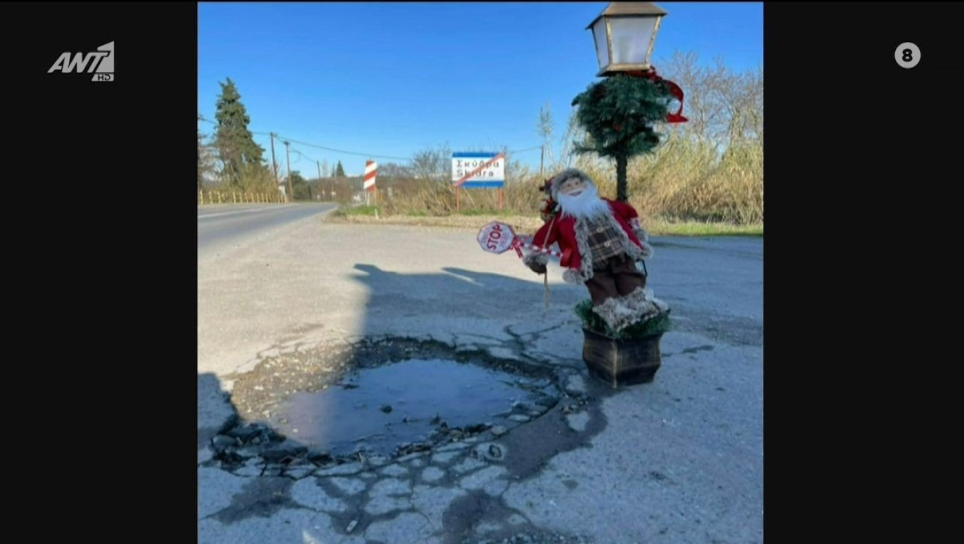 VIRAL στη Σκύδρα: Ο Άγιος Βασίλης σε ρόλο τροχονόμου!