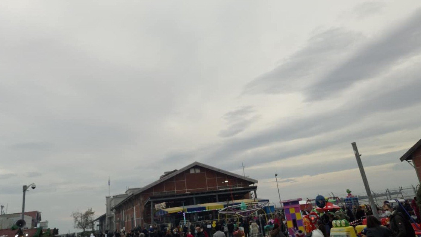 Θεσσαλονίκη: Χαμός από κόσμο στο λιμάνι «στο χωριό των Χριστουγέννων»