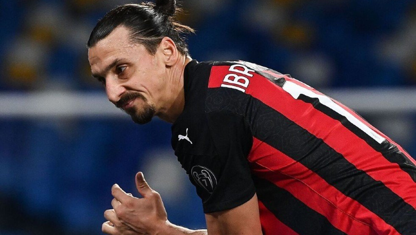 Το μεσαίο δάχτυλο του Ζλάταν, σημαίνει... «Καλά Χριστούγεννα»