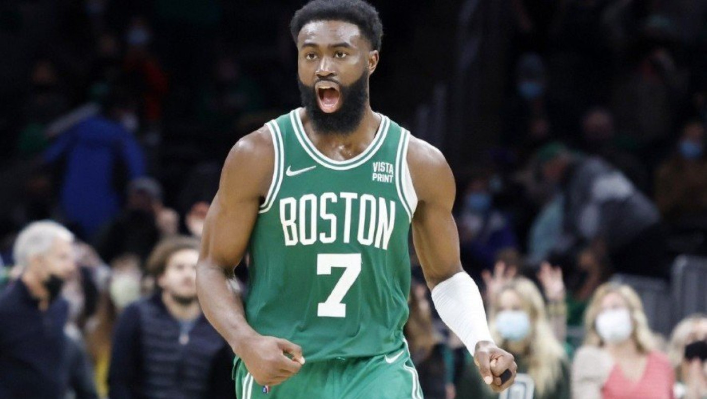 Τρομερός ο Μπράουν στη νίκη της Βοστώνης