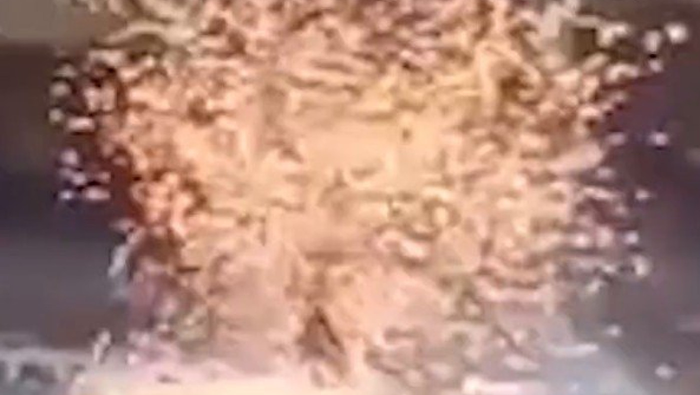 Η στιγμή που κεραυνός χτυπά κατακέφαλα άνδρα στη Βρετανία