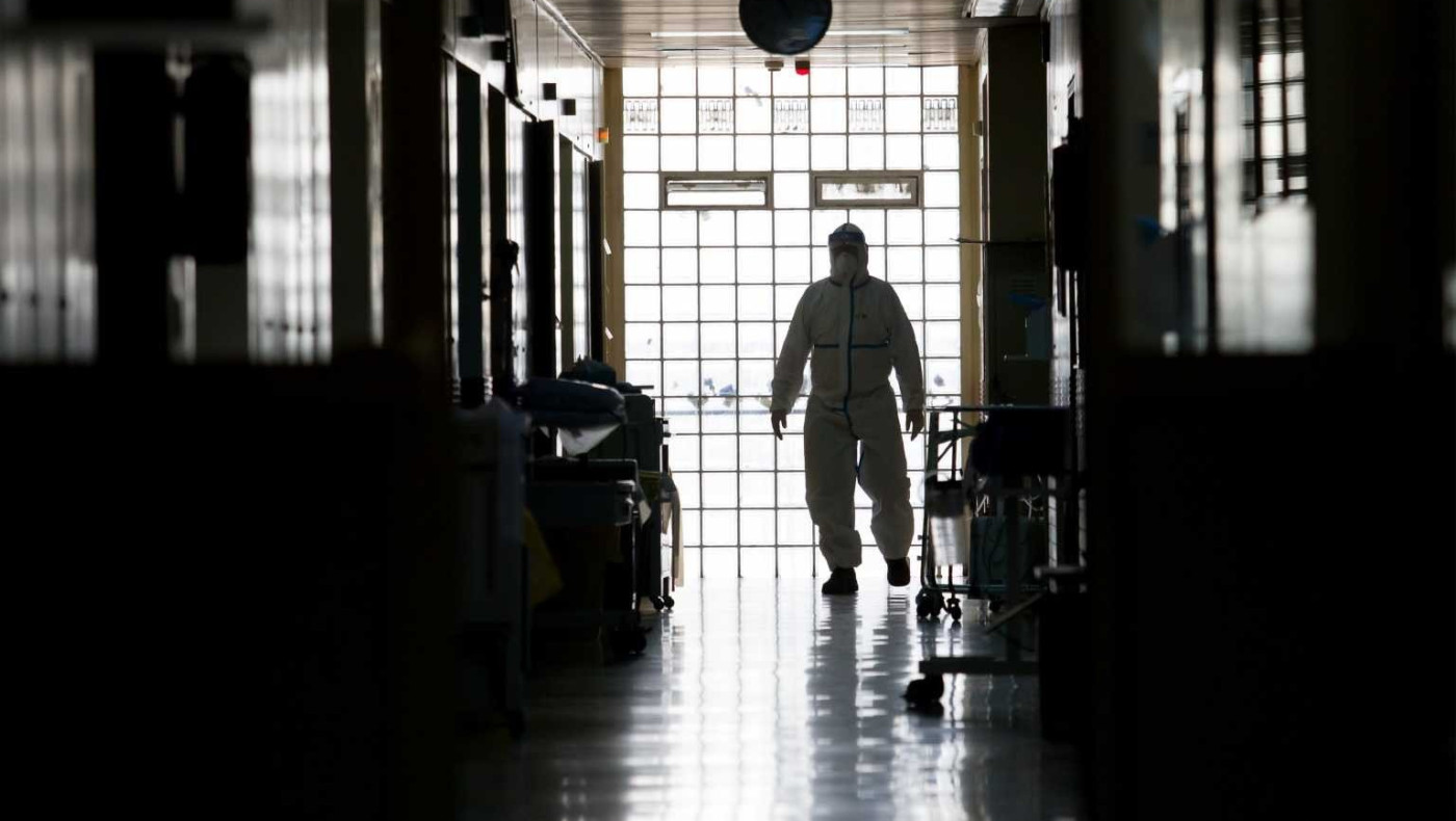 Πανικός στον Ευαγγελισμό: Ασθενής απειλεί να πηδήξει από τον 8ο όροφο