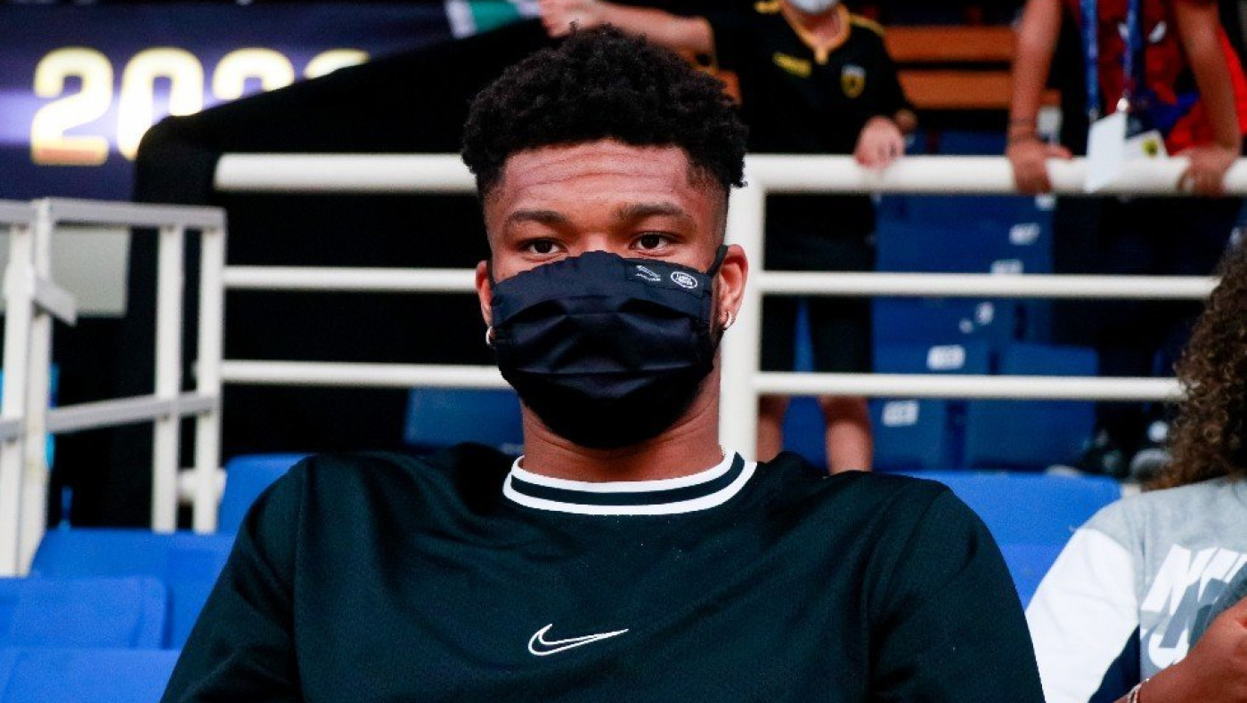 Ο λόγος που ο Γιάννης Αντετοκούνμπο «μοίρασε» τα λεφτά του σε 50 τράπεζες