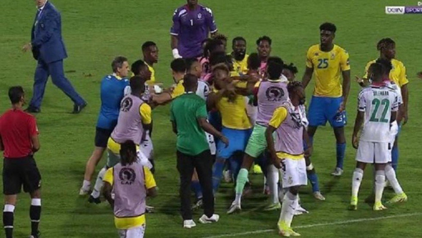 Σε ρινγκ μετατράπηκε το γήπεδο μετά το Γκαμπόν-Γκάνα!