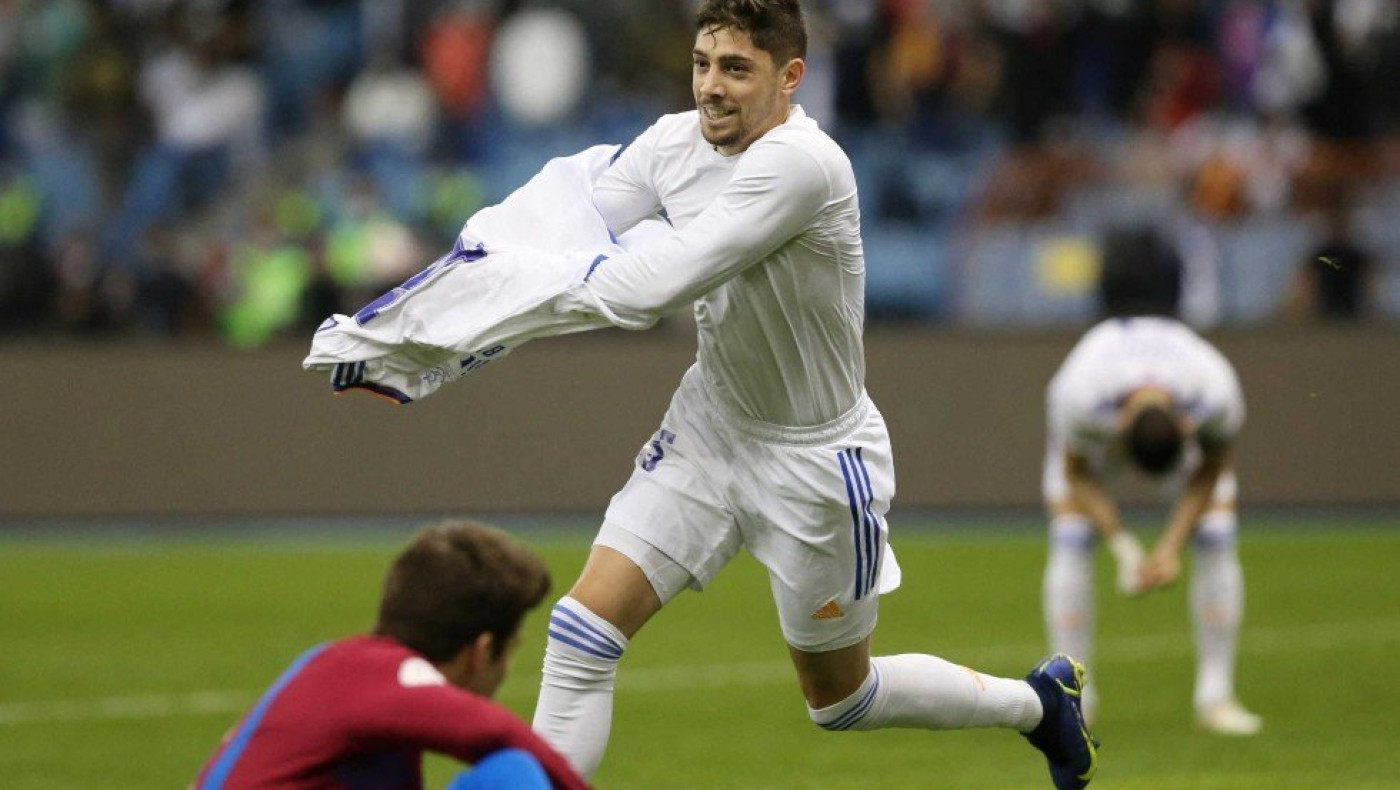 Viral: Η σύντροφος του Βαλβέρδε πανηγύρισε το γκολ του βγάζοντας την μπλούζα της