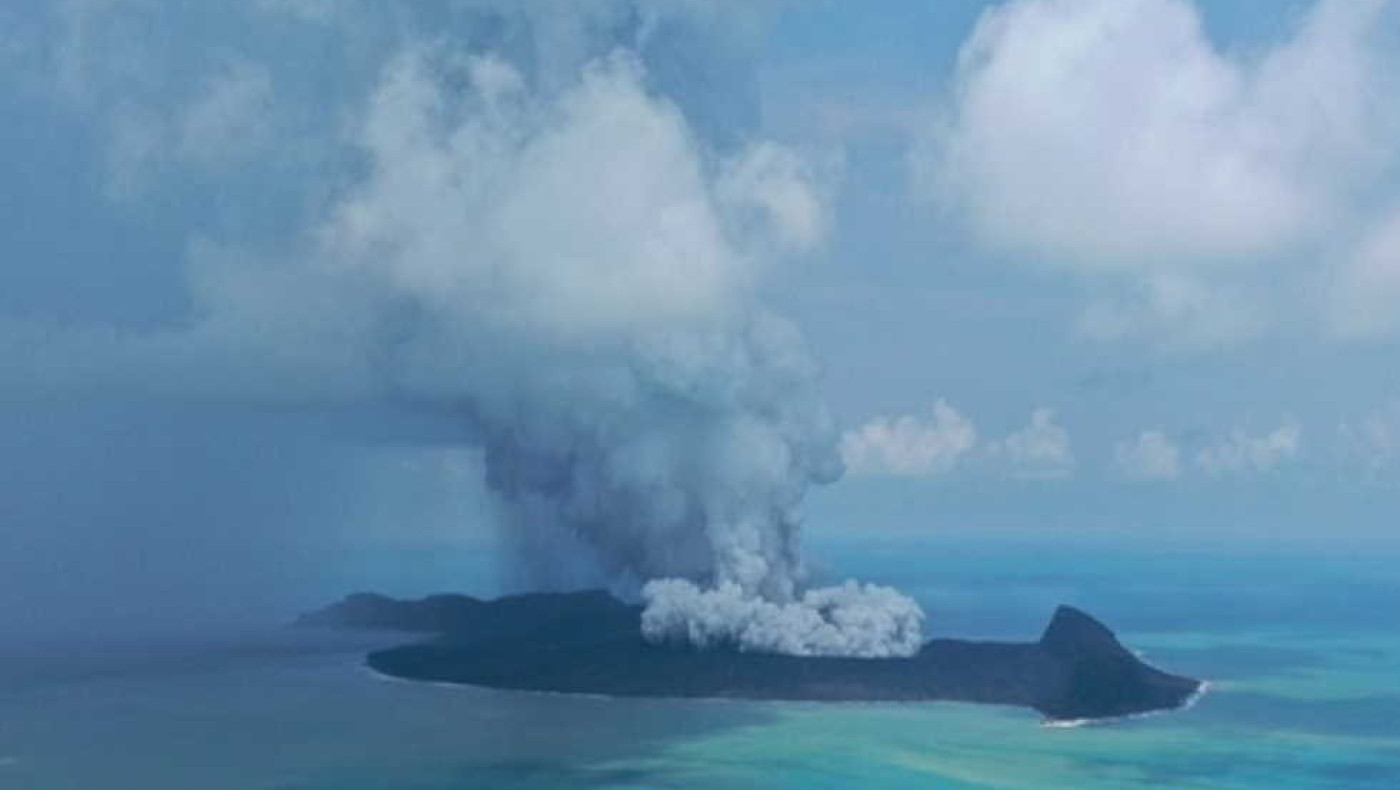 «Συναγερμός» για τσουνάμι στον Ειρηνικό, εξερράγη το ηφαίστειο της Τόνγκα