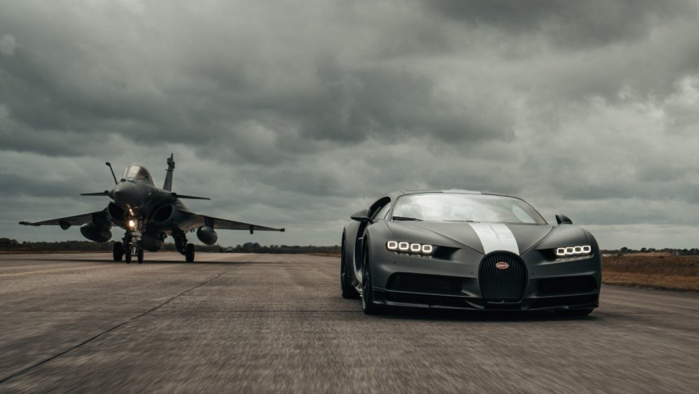 Rafale vs Bugatti Chiron: Η... μάχη των 7.000 ίππων