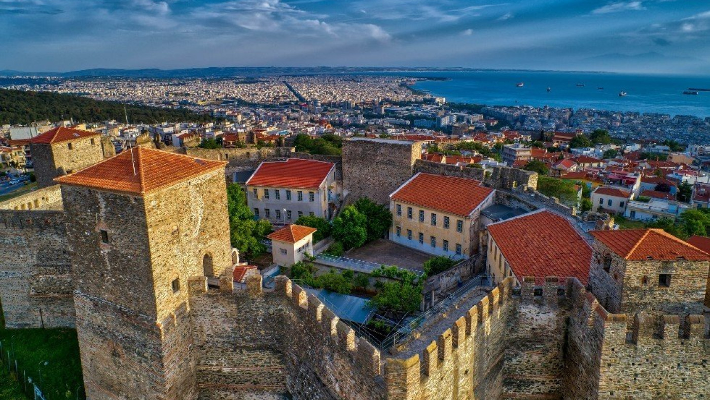 Ράδιο Αρβύλα: Ο Άδωνις πίσω από τον... μυστήριο ήχο στη Θεσσαλονίκη