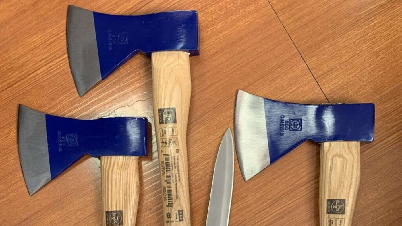 ΕΛ.ΑΣ: Οι οπαδοί του Άρη είχαν 11 τσεκούρια