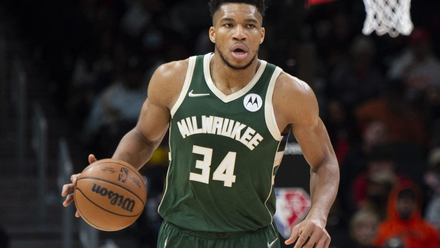 Show Γιάννη Αντετοκούνμπο και νίκη για τους Μπακς