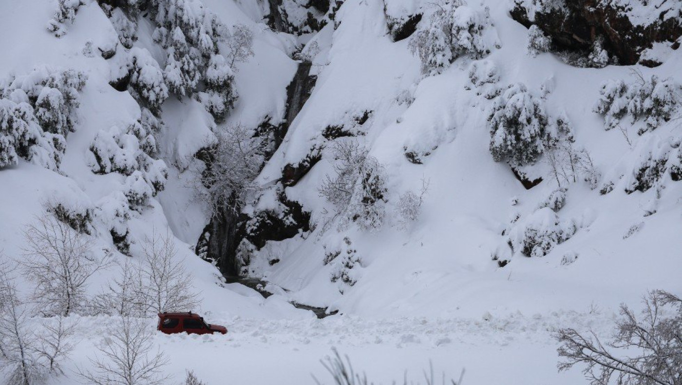 Κακοκαιρία «Μπάρμπαρα»: Άρχισε να «ασπρίζει» η Χαλκιδική