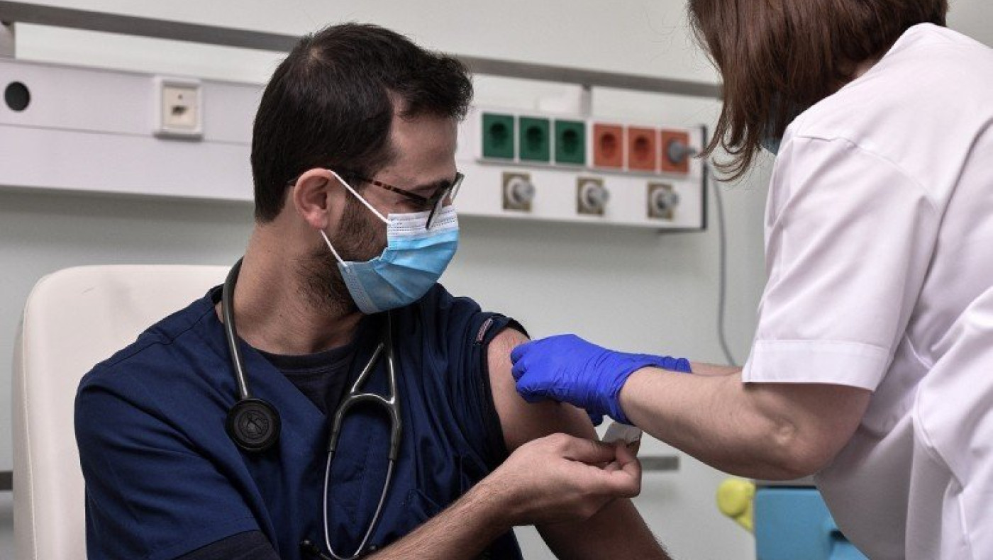 Στην πρώτη γραμμή κινδύνου οι ανεμβολίαστοι, τι ισχύει με το πιστοποιητικό