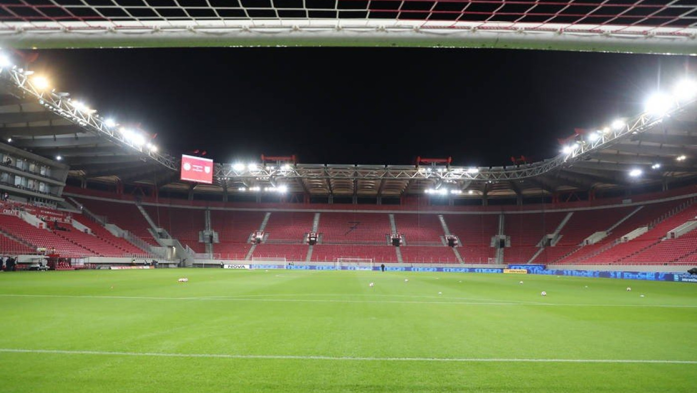 Αστυνομικοί στο «Καραϊσκάκη» αναζητούν στοιχεία για τους οργανωμένους