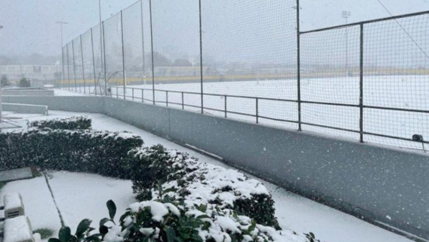 ΑΕΚ: Απεγκλωβίζονται όσοι έμειναν στα Σπάτα - Ξέσπασμα Δημάτου