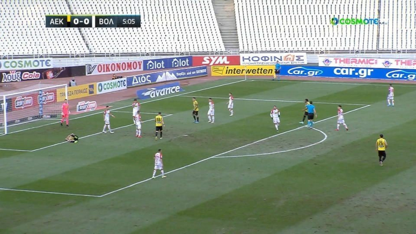 Αντιδράσεις για το πέναλτι υπέρ της ΑΕΚ από Μανούχο