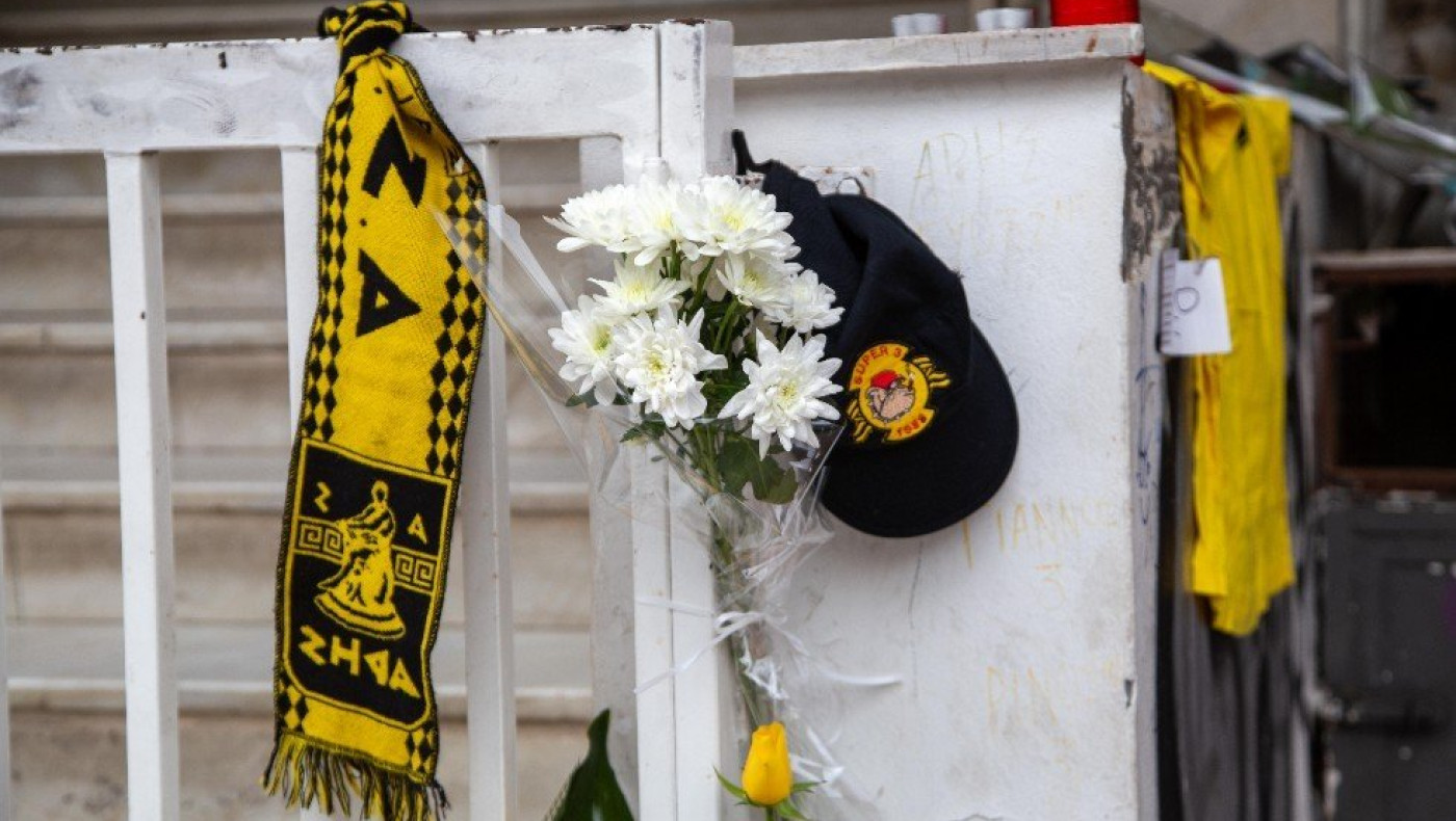 Γιαγιά του 18χρονου τραυματία: «Ο άντρας μου σηκώθηκε και έκλαιγε, χωρίς να ξέρουμε ότι ήταν το δικό μας το παιδί»