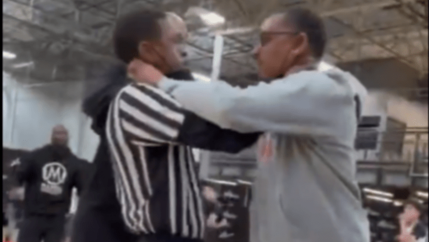 Απίστευτος καβγάς προπονητή και διαιτητή σε παιδικό πρωτάθλημα