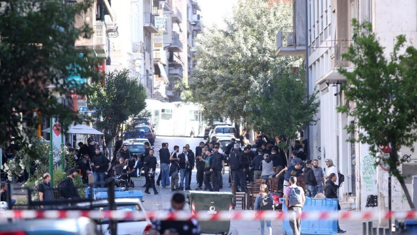 Έφοδος της ΕΛ.ΑΣ. σε συνδέσμους οπαδών στην Αθήνα