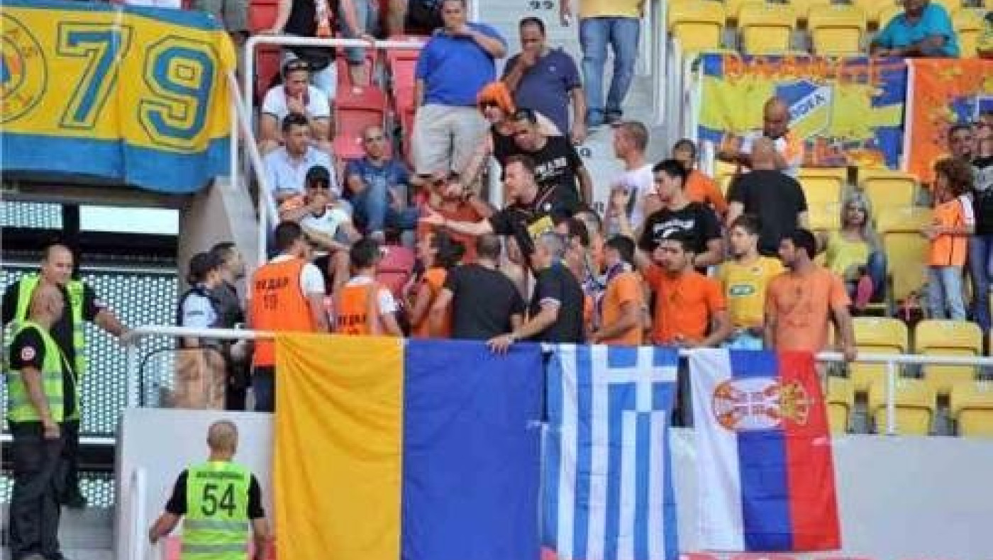 Προκλήσεις από τους Σκοπιανούς - Κατεβάζουν ελληνικές σημαίες! 