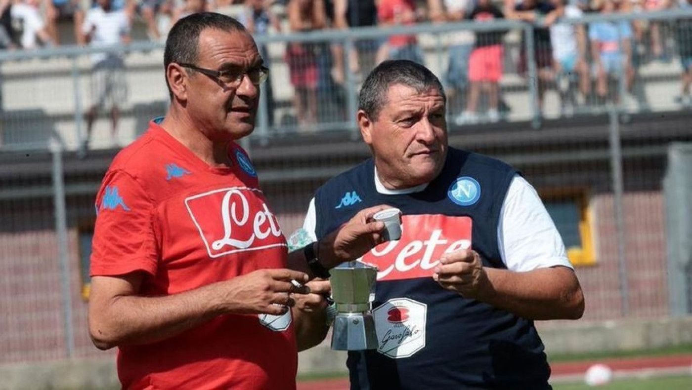 Υποψήφιος προπονητής του ΠΑΟΚ, με τσιγάρο και καφέ στην προπόνηση!