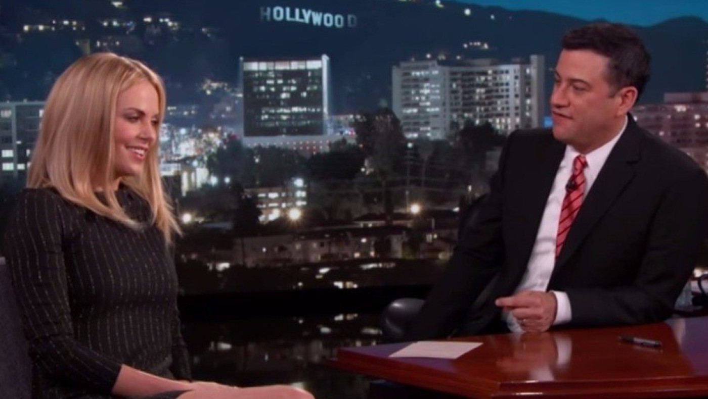 Σε στριπτιτζάδικο κάλεσε τον Ομπάμα η Σαρλίζ Θερόν