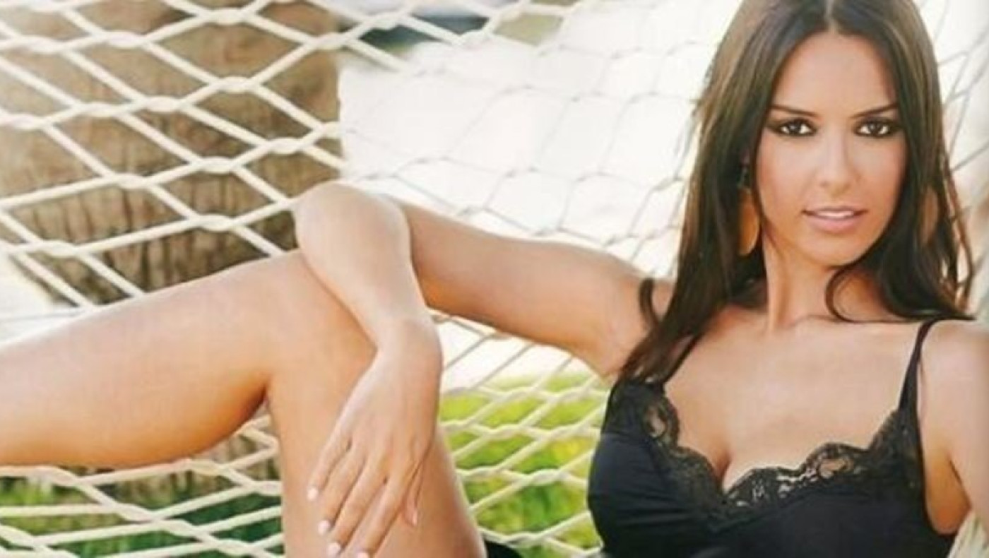 Όλγα Λαφαζάνη: Μια σέξι μαμά στην παραλία (ΦΩΤΟ)