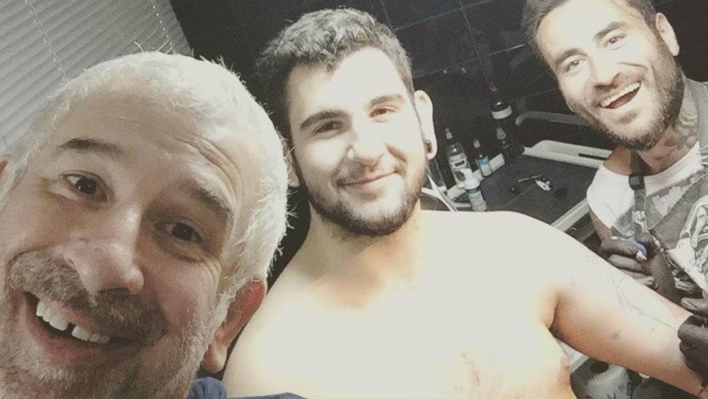 Μπαμπάς και υιός Φιλιππίδης για τατουάζ στον Γιώργο Μαυρίδη! (ΦΩΤΟ)