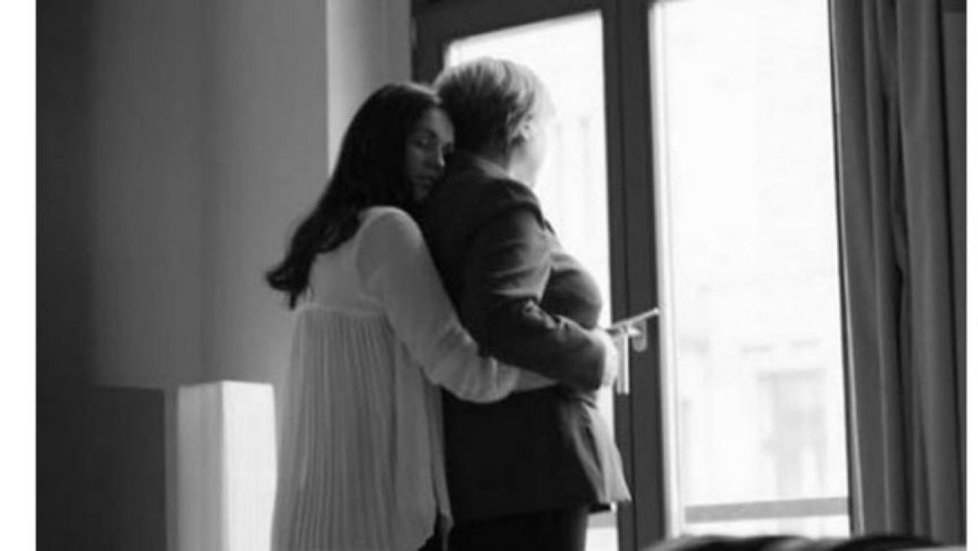 Η... Μέρκελ πρωταγωνίστρια σε διαφήμιση λεσβιακού περιοδικού