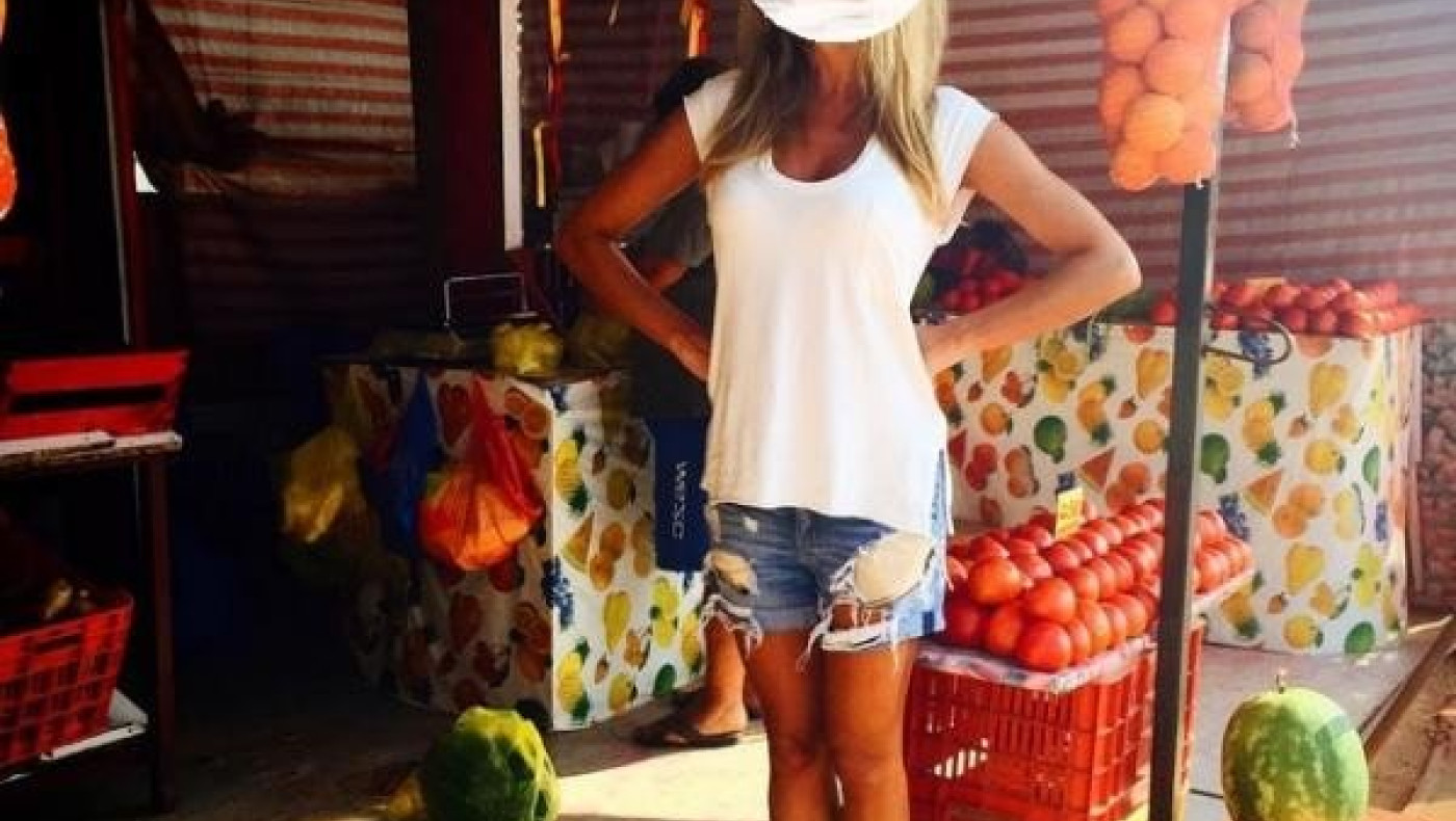 Ποια εντυπωσιακή τραγουδίστρια εκτέλεσε χρέη... μανάβισσας;