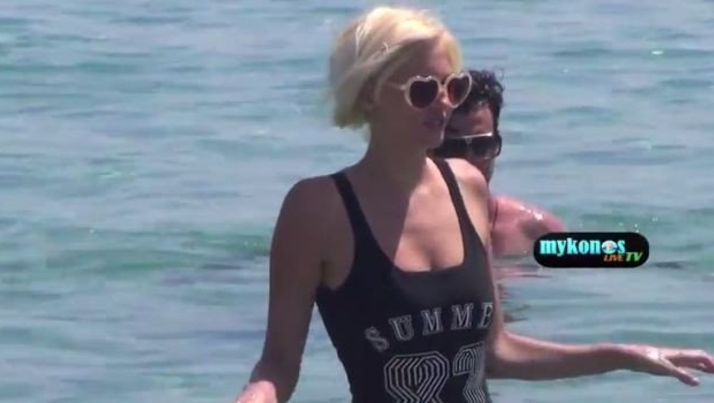 Η Τζούλια με τον άντρα της στη Μύκονο! (Vid)