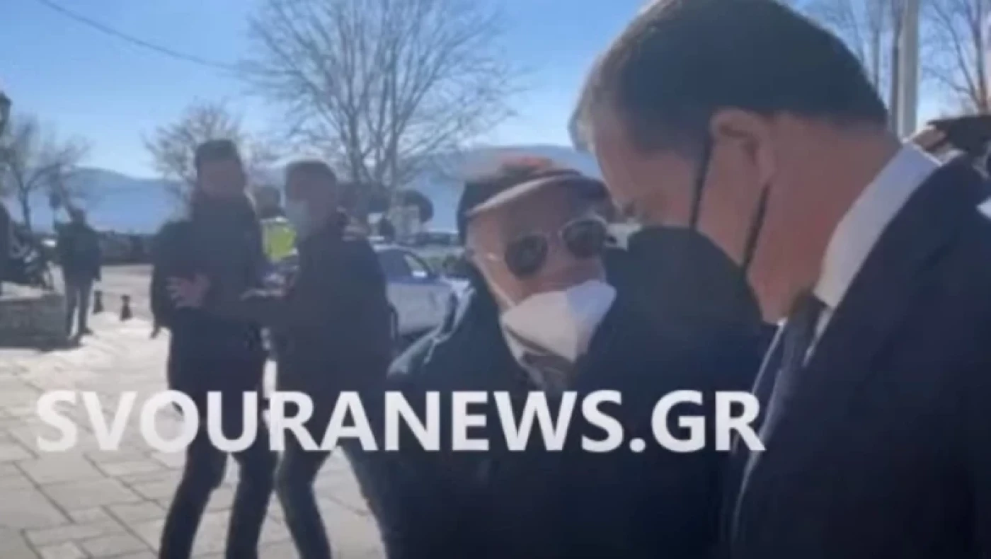 Αποδοκιμασίες στον Άδωνι στην Καστοριά: «Με πληρωμένες βενζίνες από τον ελληνικό λαό ήρθες»