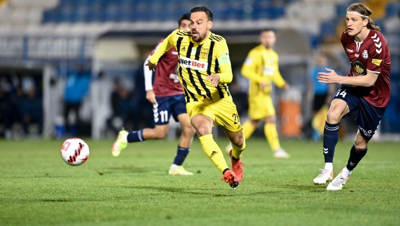 Από τον πάγκο, ﻿ξανά δίπλα στον Σάσα﻿