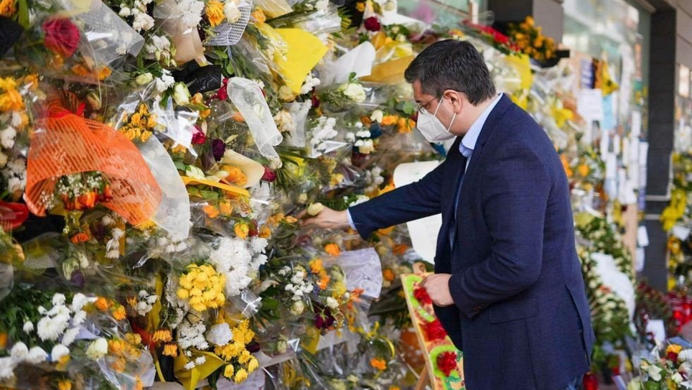 Θεσσαλονίκη: Ο Τζιτζικώστας στο σημείο δολοφονίας του 19χρονου Άλκη