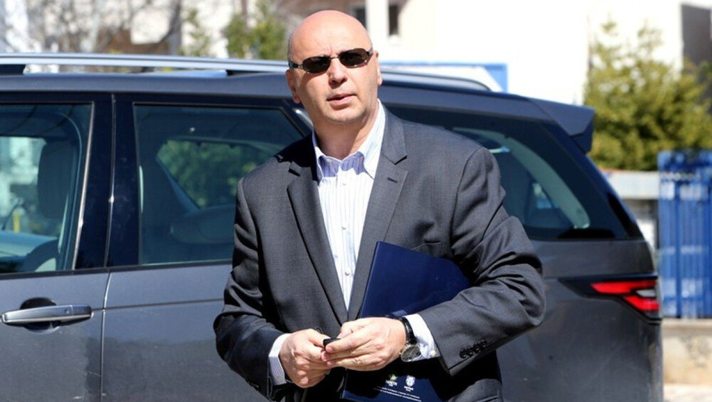 «Πυρά» Μονεμβασιώτη κατά Κλάτενμπεργκ: «Να σηκωθεί να φύγει»