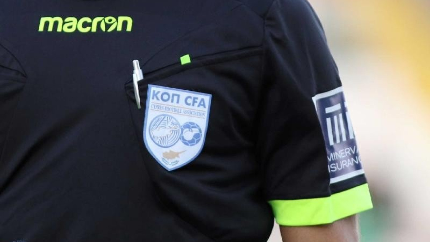 Δάγκωσε διαιτητή στα γεννητικά όργανα και ανέβαλε το παιχνίδι!