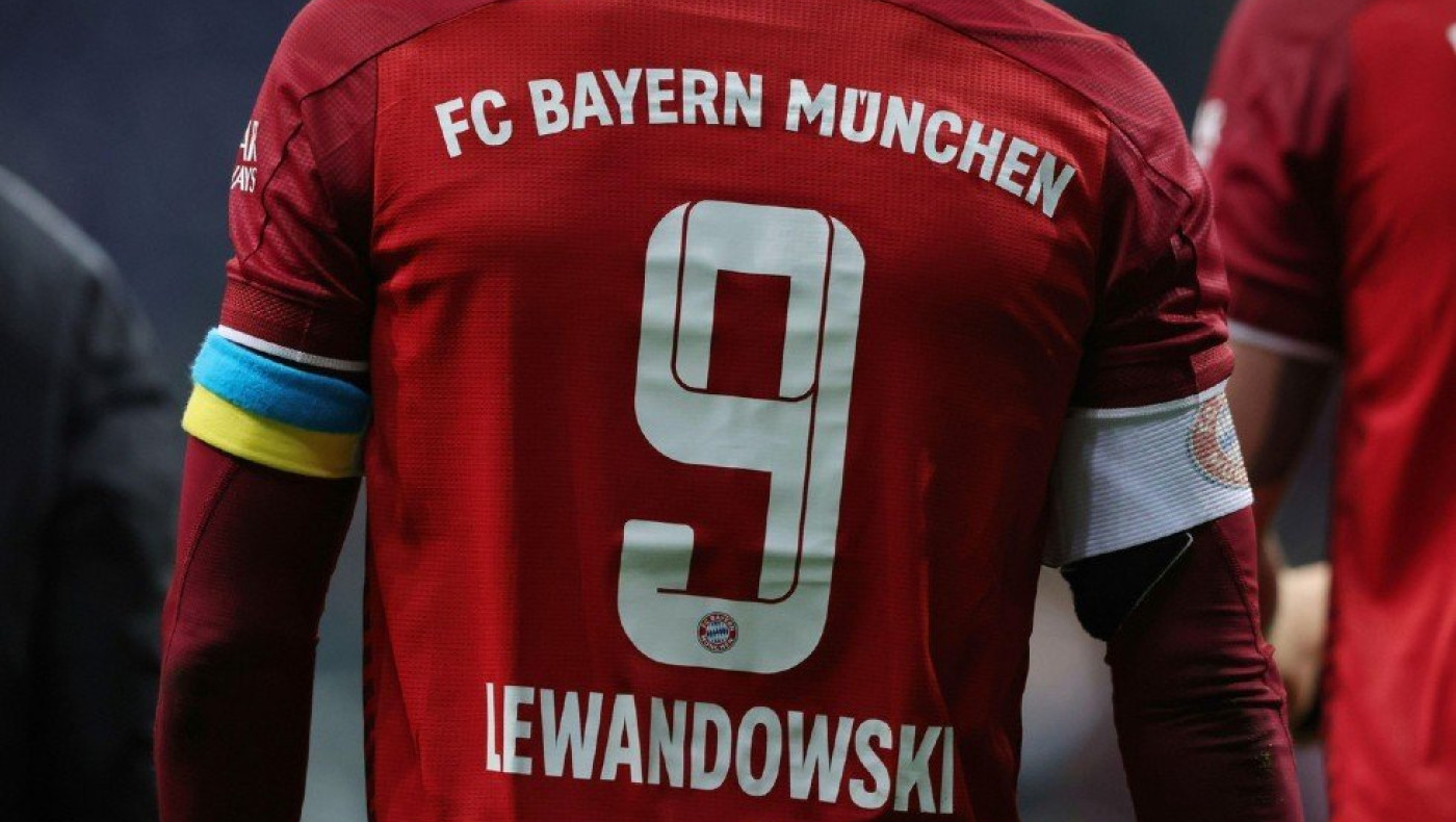 Με περιβραχιόνιο της Ουκρανίας ο Λεβαντόφσκι