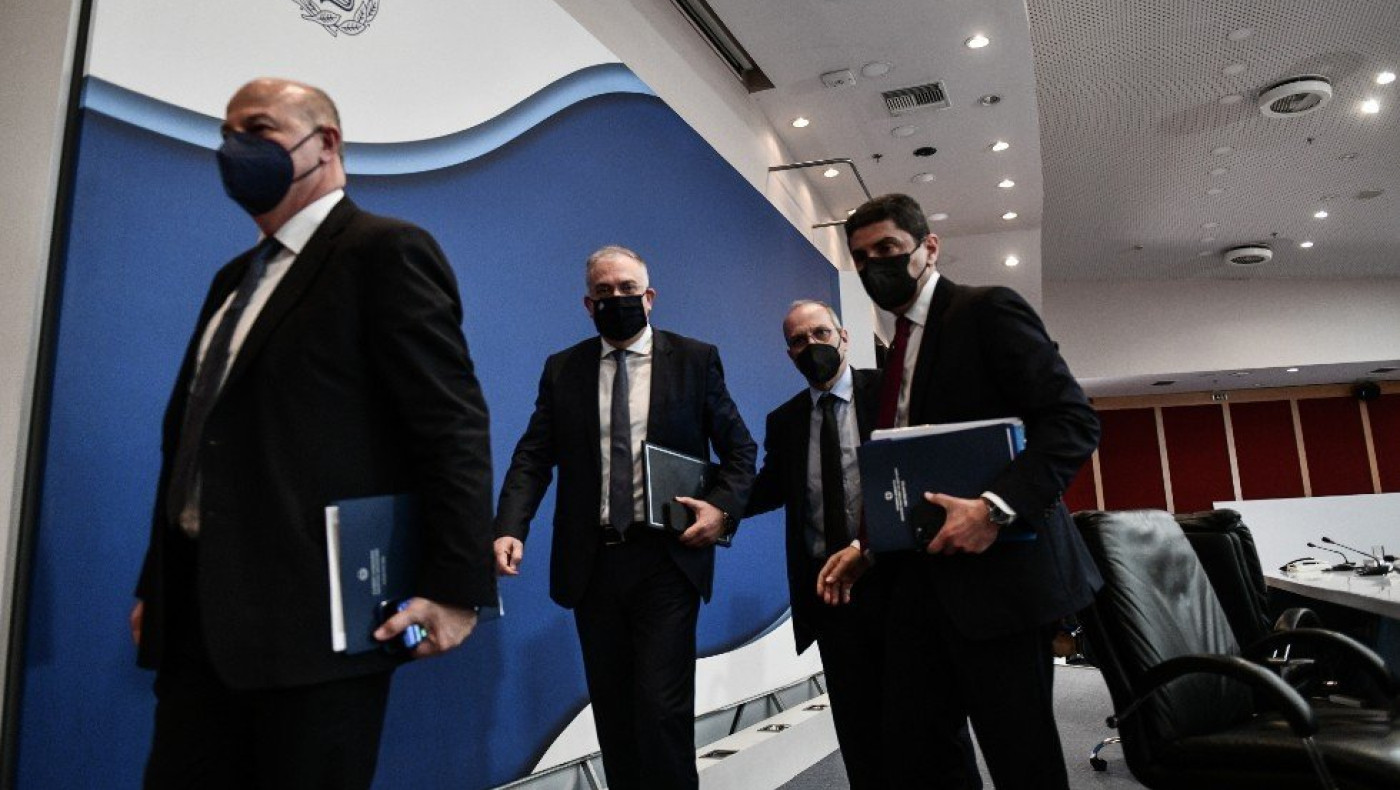 Άτολμοι, υποκριτές και... ισαποστάκηδες δεν έβαλαν ποτέ το μαχαίρι στο κόκκαλο