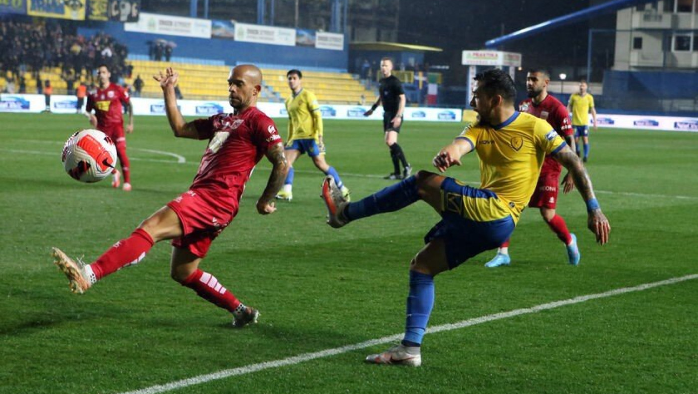 Δεν -Χ-άρηκε κανείς στο Αγρίνιο