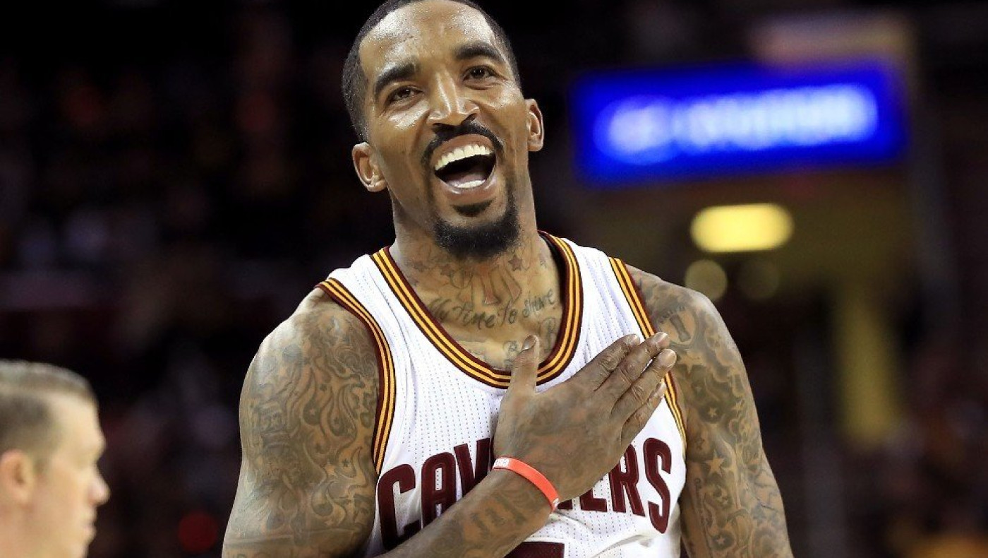 «Προτιμούμε να ξοδέψουμε χιλιάδες σε στριπτιτζάδικα παρά να βοηθήσουμε την κοινωνία»