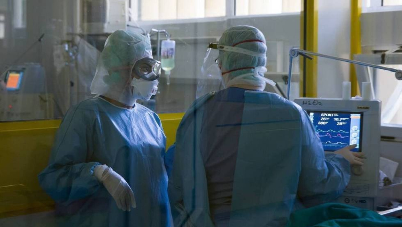 Κορωνοϊός: Αύξηση θανάτων και διασωληνωμένων στη χώρα