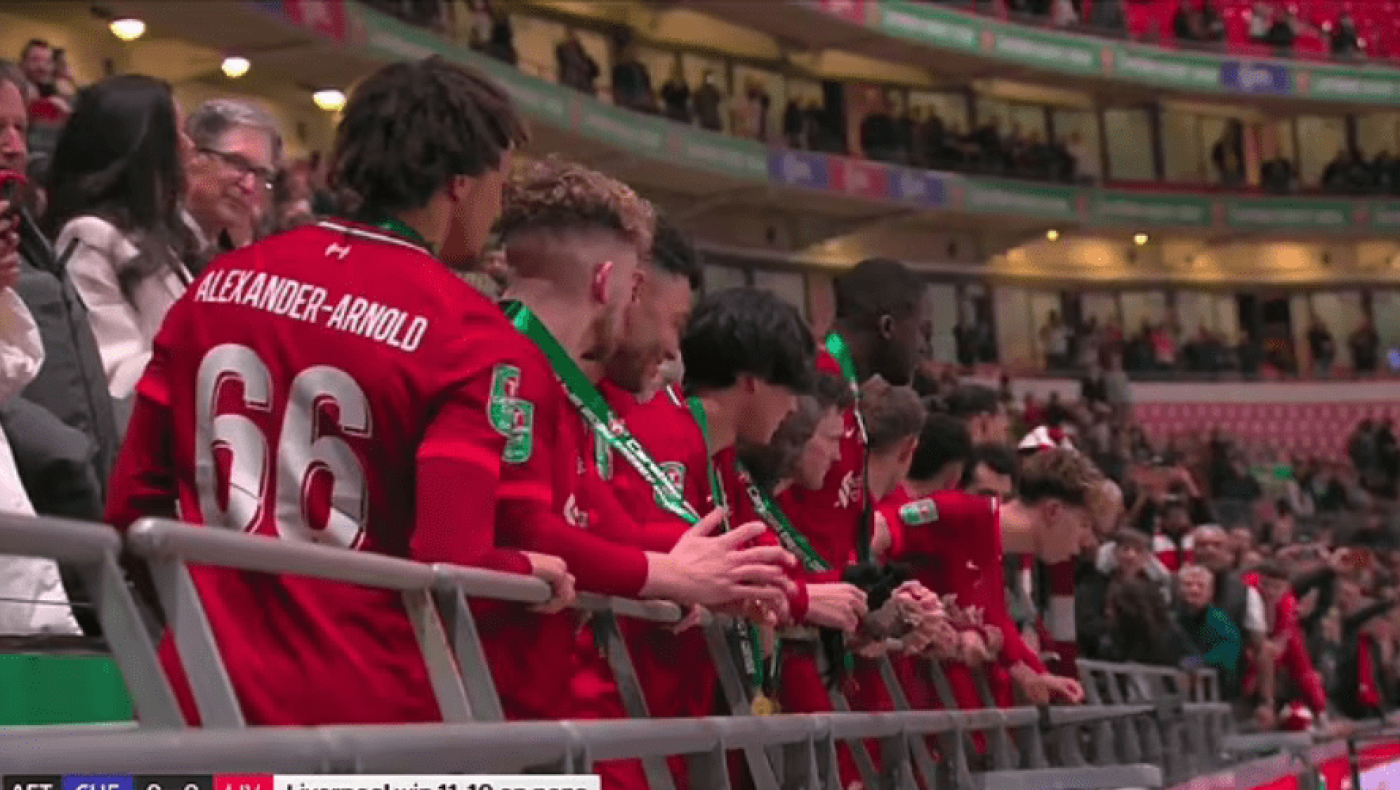 Έφτυσε μια τσίχλα και βρήκε... μπελάδες ο Τσιμίκας