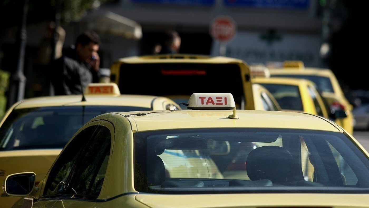 Άγρια επίθεση σε οδηγό ταξί, τον μαχαίρωσαν και του πήραν το όχημα