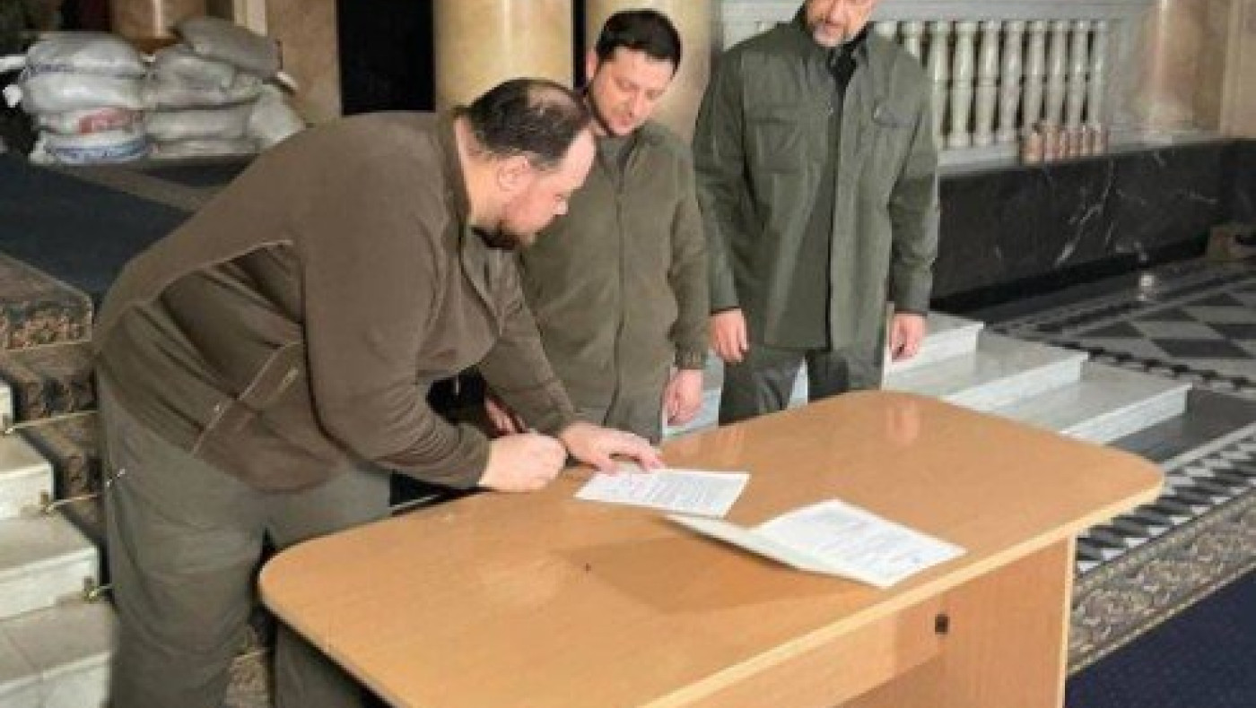 Ουκρανία: Ο Ζελένσκι υπέγραψε το αίτημα ένταξης στην ΕΕ