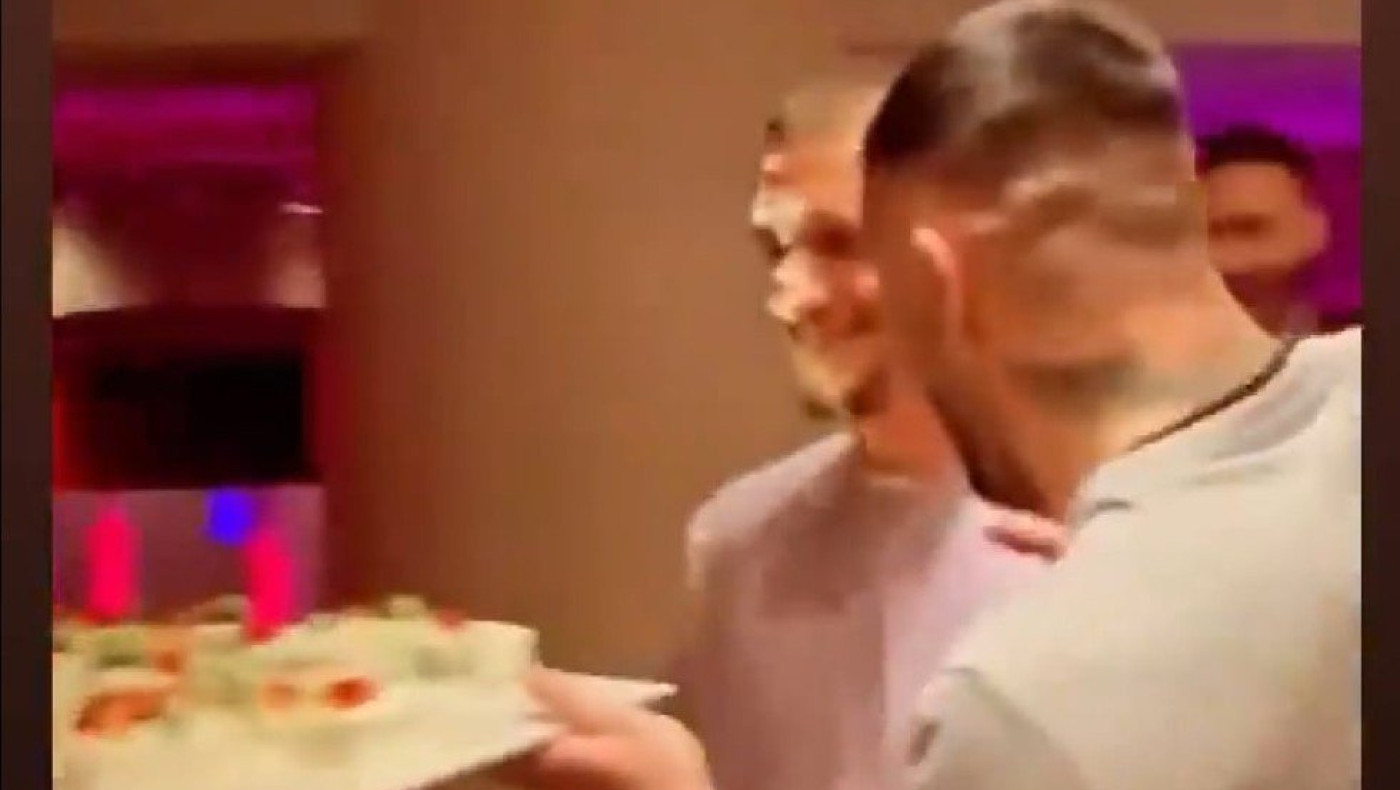 Πασχαλάκης: Ρίχνει τούρτα στα μούτρα συμπαίκτη του στον ΠΑΟΚ και ξεκαρδίζεται στα γέλια (VIDEO)