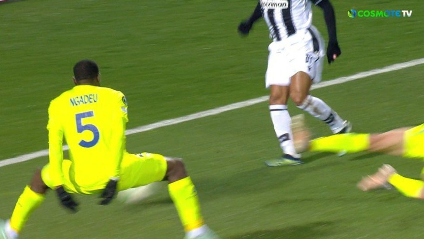 Διαμαρτύρεται για πέναλτι ο ΠΑΟΚ