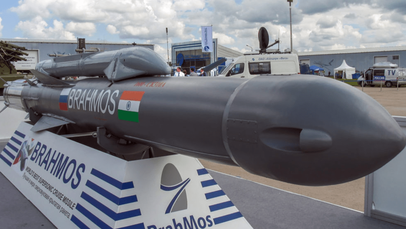 Στόχους σε εμβέλεια 800 χλμ. θα «χτυπάνε» οι πύραυλοι BrahMos, μπορούν να εξοπλιστούν και τα Rafale