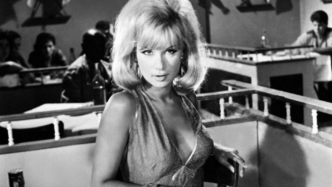 «Η Αλίκη Βουγιουκλάκη άνοιξε το κιμονό και μου έδειξε το στήθος της»