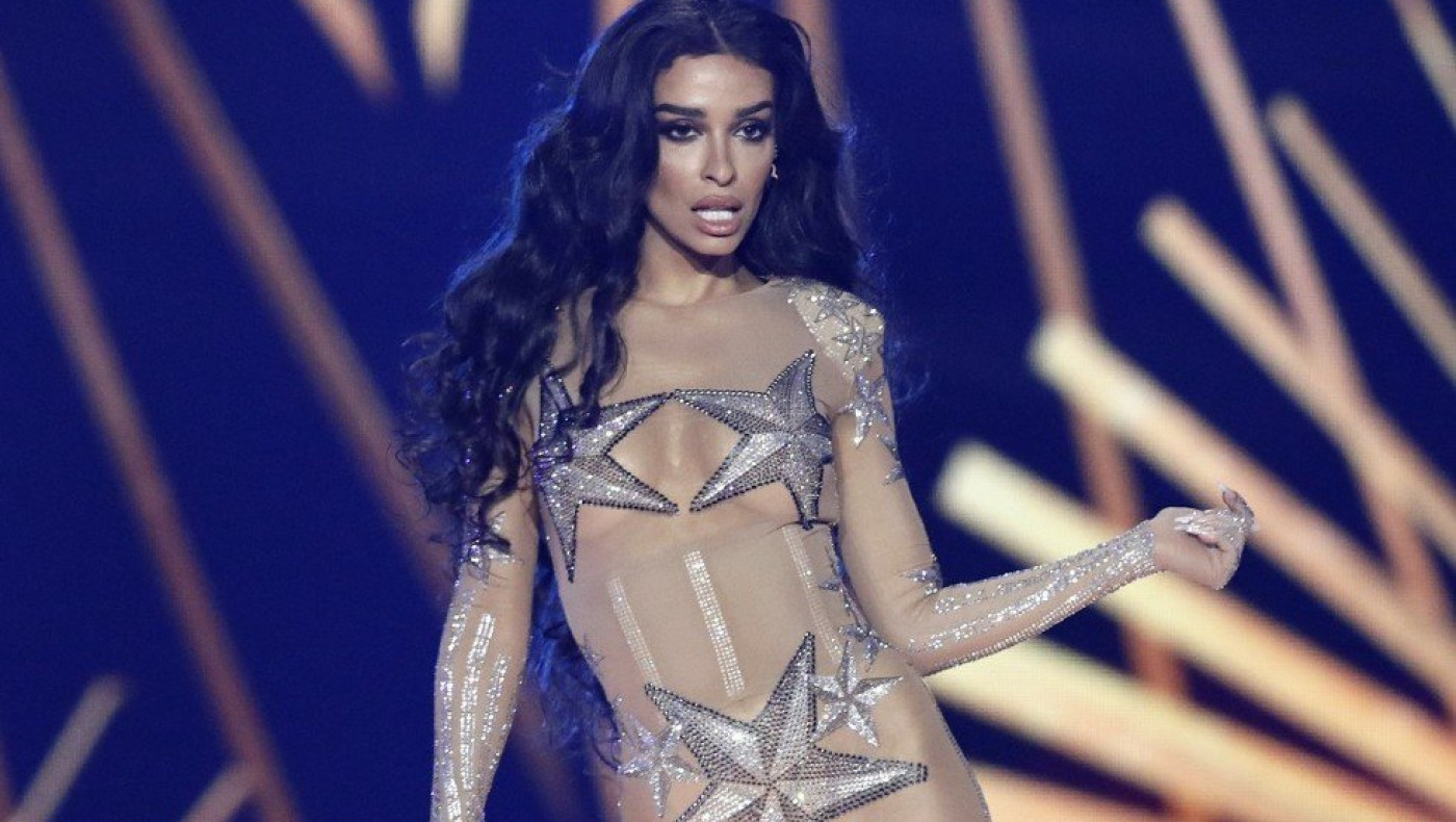 Η Ελένη Φουρέιρα έβαλε «φωτιά» στη σκηνή με σέξι εμφάνιση και το κοινό παραληρούσε