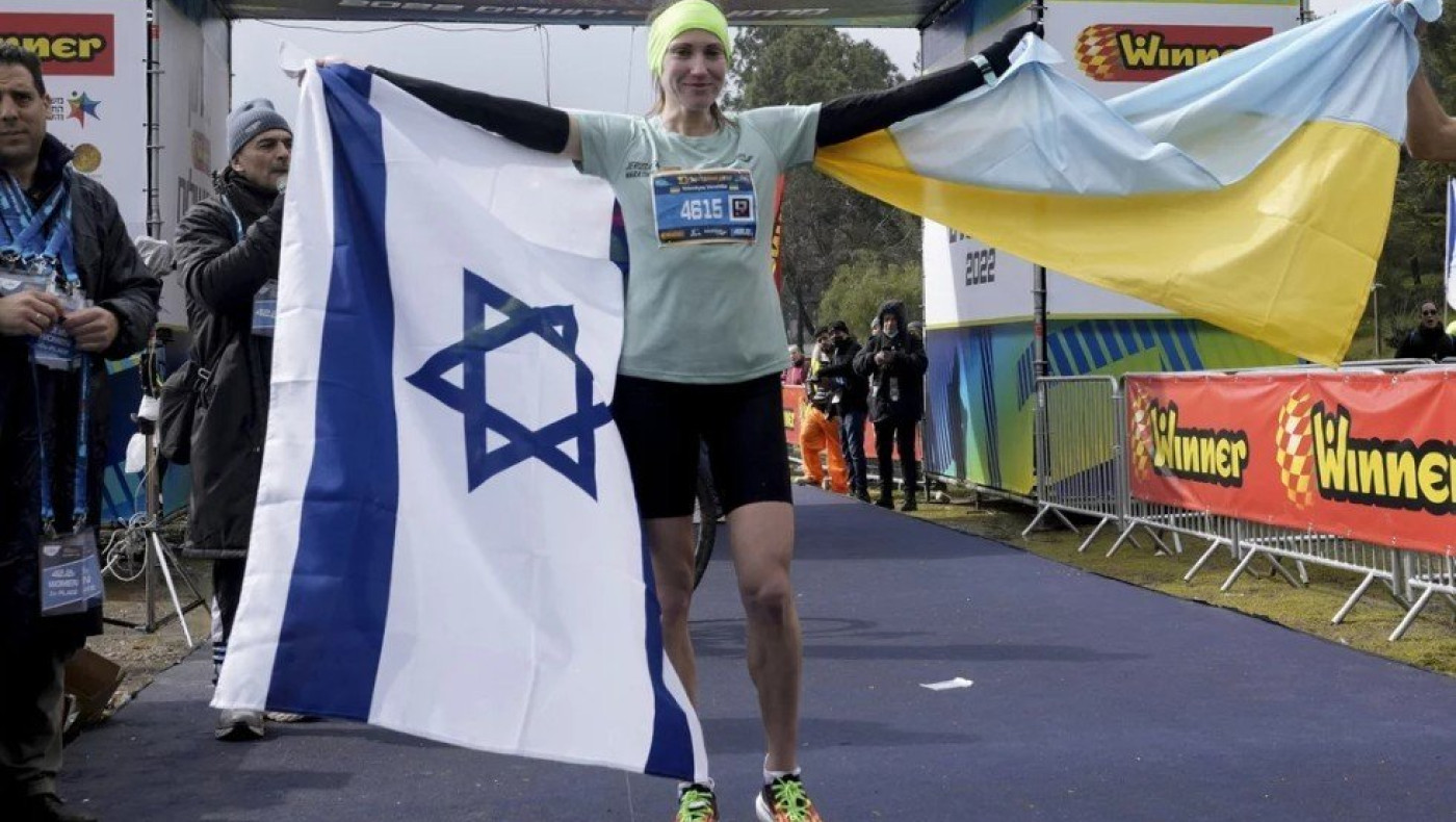 Συγκλονιστική ιστορία: Ουκρανή πρόσφυγας κέρδισε τον μαραθώνιο του Ισραήλ - Ο άντρας της πολεμάει